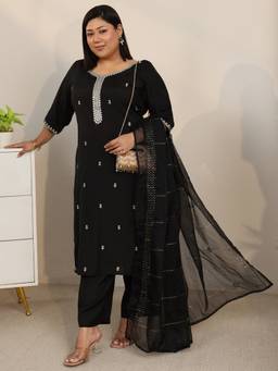 Extra love by Libas - Black Kurta With Trouser And Organza Dupatta