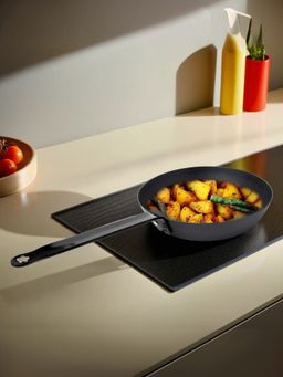 The Better Home - Steelpulse Series Carbon Steel Pan (24Cm) Black