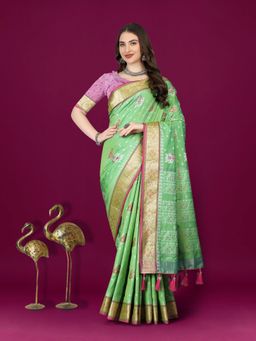 Yavira Silk - Women Green Handloom Saree with Unstitched Blouse