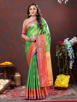 Yavira Silk - Women Green Handloom Saree with Unstitched Blouse