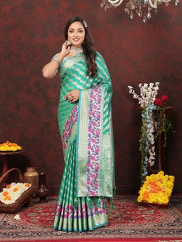 Yavira Silk - Women Turquoise Handloom Saree with Unstitched Blouse