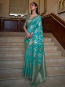 Green color option, Sold out, Currently selected