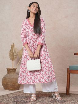 Kami Kubi - Women Peach Cotton Floral Printed Beads Work Kurta