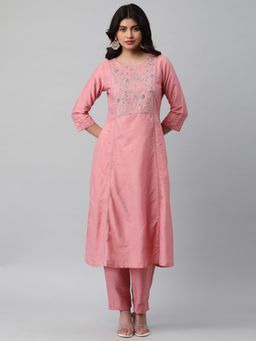 Kami Kubi - Women Pink Viscose Floral Embroidered Kurta