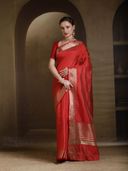 Red color option, Sold out, Currently selected