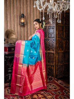 Maayavi - Turquoise Iravathi Saree with Unstitched Blouse
