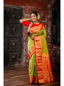 Maayavi - Green Laajvanthi Saree with Unstitched Blouse