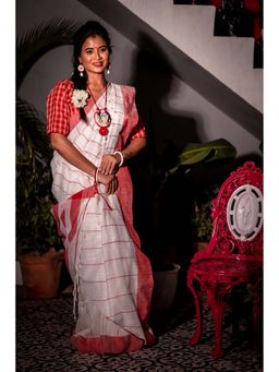 Maayavi - White Trinayani Saree with Unstitched Blouse