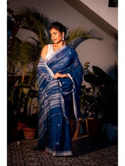 Maayavi - Blue Saree with Unstitched Blouse