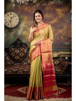 Maayavi - Green Kuhu Saree with Unstitched Blouse