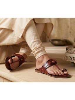 Aroom - Step Into Effortless Style With These Chic Flats - Brown