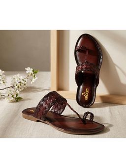 Aroom - Step Into Effortless Style With These Chic Flats - Brown