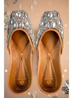 LORYPHILORY - Womens Handcrafted Punjabi Juttis - Silver