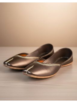 LORYPHILORY - Womens Handcrafted Punjabi Juttis - Black