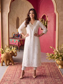 Rangita - Off White Embroidered V-Neck Kurta