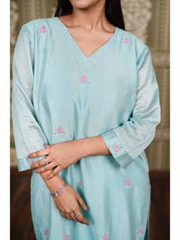 Fibre world - Green Embroidered V-Neck Kurta & Pant