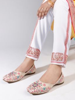 Gahan - Elegant Embroidered Ethnic Jutti with Floral Detailing - Cream