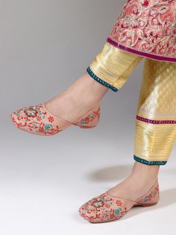 Gahan - Elegant Embroidered Ethnic Jutti with Floral Detailing - Peach