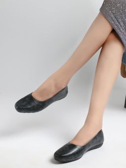 Gahan - Elegant Women's Comfortable Flats with Stitch Detailing - Black