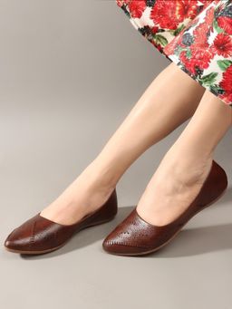 Gahan - Stylish Textured Leatherette Flat Ballerina - Brown