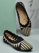 Black color option, Currently selected