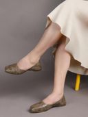 Beige color option, Currently selected