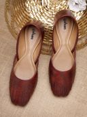 Maroon color option, Currently selected