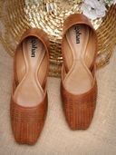 Tan color option, Currently selected