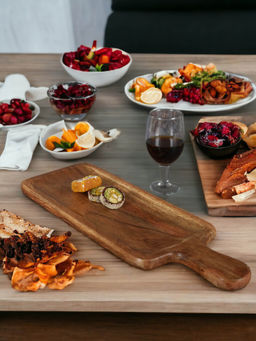 Manor House - Aachman Wooden Rectangle Grooved Platter With Handle 17 Inches