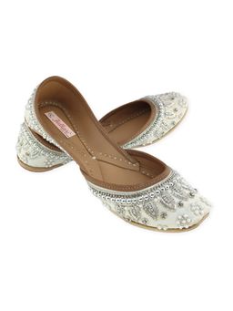 fulkari - Pearl White Silver Leather Juttis