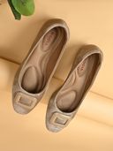 Beige color option, Currently selected