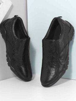 Mochi - Men Black Casual Loafers