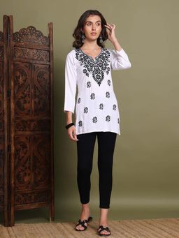 FASHIONABLE CHIKAN HANDIKRAFT - Women White Floral Embroidered Chikankari Kurti