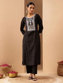 Janasya - Women Black Chanderi Kurta and Pyjama