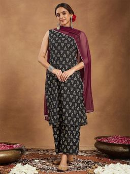 Janasya - Women Black Cotton Kurta and Pyjama with Dupatta