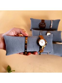 La Trove - Premium Velvet Pillow for Bracelets Organizer (7 Inch Pillow) Grey