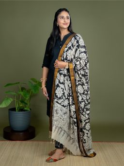 Ushvii - Lekhika Black Kalamkari Dupatta