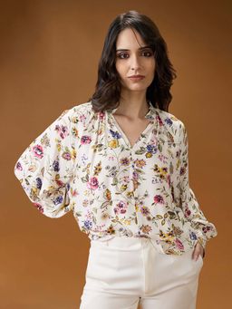 Globus - Women White All Over Floral Print V-Neck Reglan Sleeves Top