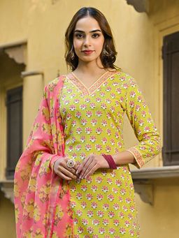 Vaamsi - Women Yellow Rayon Blend Floral Straight Kurta and Pant with Dupatta (Set of 3)