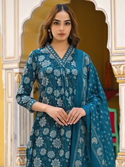 Vaamsi - Blue Rayon Blend Floral Printed Kurta with Pant and Dupatta (Set of 3)