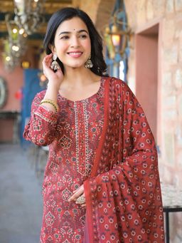 Vaamsi - Women Red Floral Kurta with Pant and Dupatta (Set of 3)