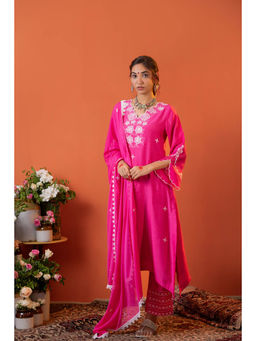 Heeposh - Heavy Neck Embroidered Kurta and Pants with Dupatta (Set of 3)