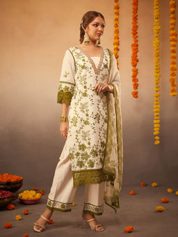 Heeposh - Heavy Embroidered Kurta and Pants with Dupatta (Set of 3)