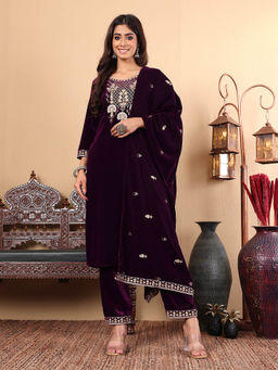 Varanga - Women Winter Embroidered Velvet Kurta Set With Dupatta