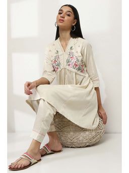 Rangriti - V-Neck Embroidered Kurta with Pant (Set of 2)