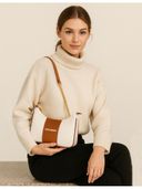 Off White color option, Currently selected