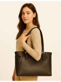 FLYING BERRY - Black Textured Handbag