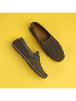 Mochi - Men Olive Loafers