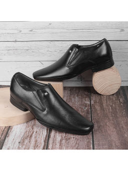 Mochi - Men Black Loafers