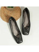 Black color option, Currently selected